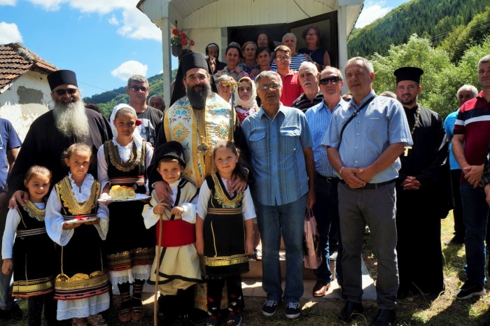 Представители на Мездра уважиха храмов празник в село Звонци